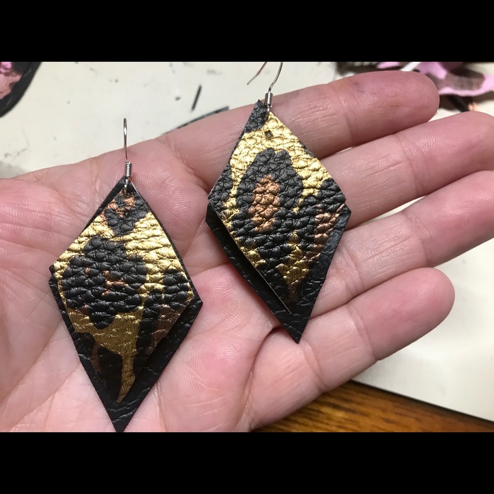HANDMADE EARRINGS - Picture 7 of 8